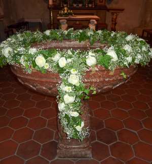 Blumenschmuck für die Kirche Hochzeit Wien